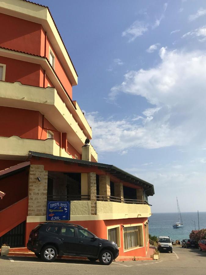 Appartamenti E Stanze Onde Blu Le Castella  Eksteriør bilde